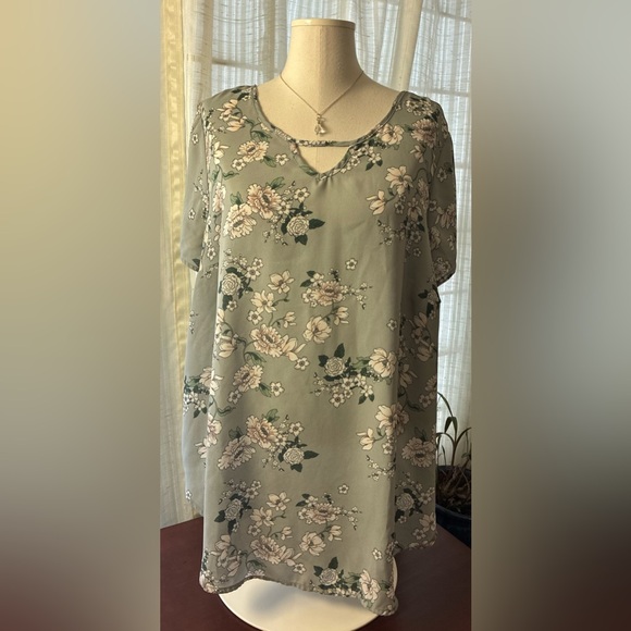torrid Tops - torrid Gray Floral Short Sleeve Blouse